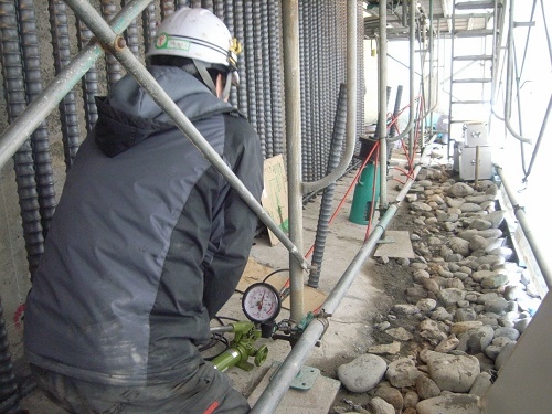 アンカー引張試験